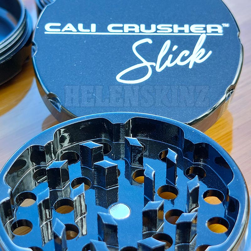 Close up of teeth on Cali Crusher OG Slick Non-Stick Ceramic 4PC Grinder NZ