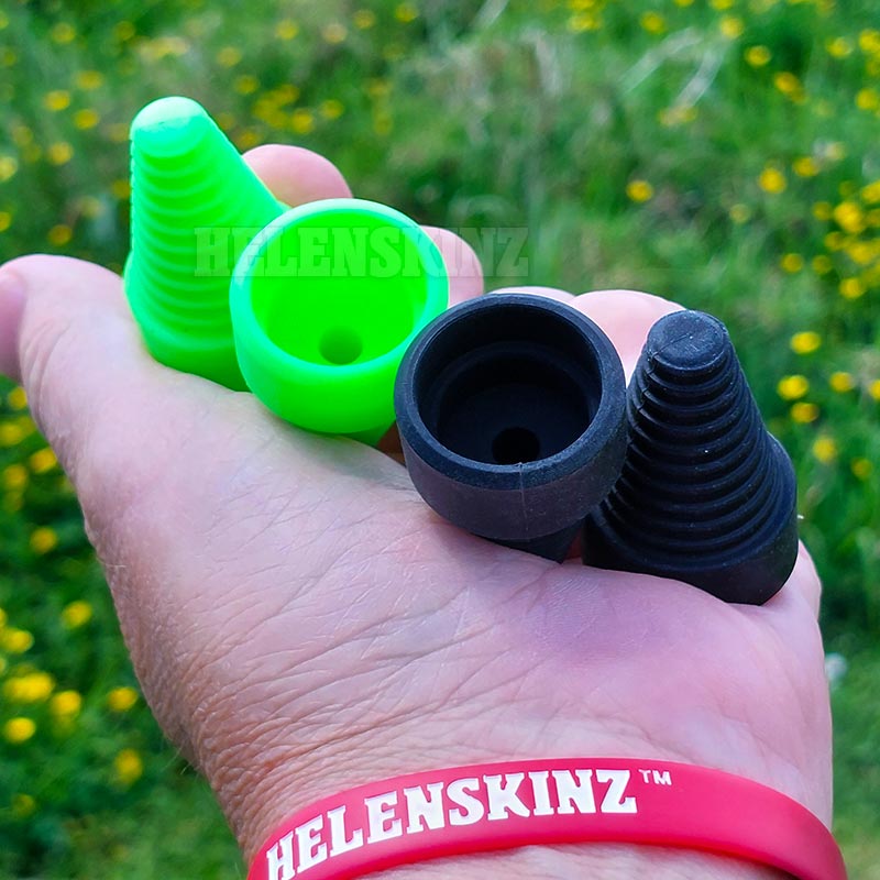 Black & Green Bong Plugs for Cleaning Water Pieces & Bongs NZ