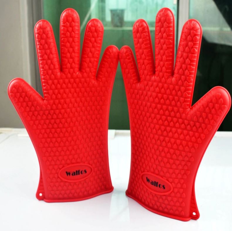 Pair of red silicone gloves with 'Walfos' branding.