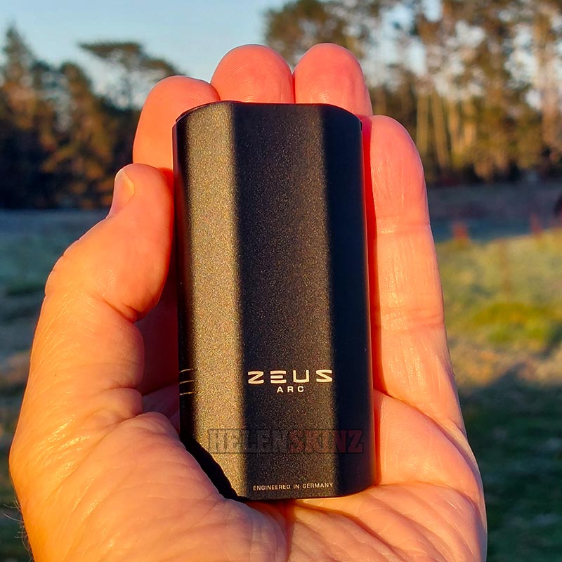 Zeus Arc GT3 Vaporizer in palm of hand NZ
