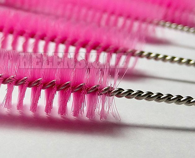 Close up of Pink, Black and White Stem & Vape Cleaning Brushes 5 Pack NZ